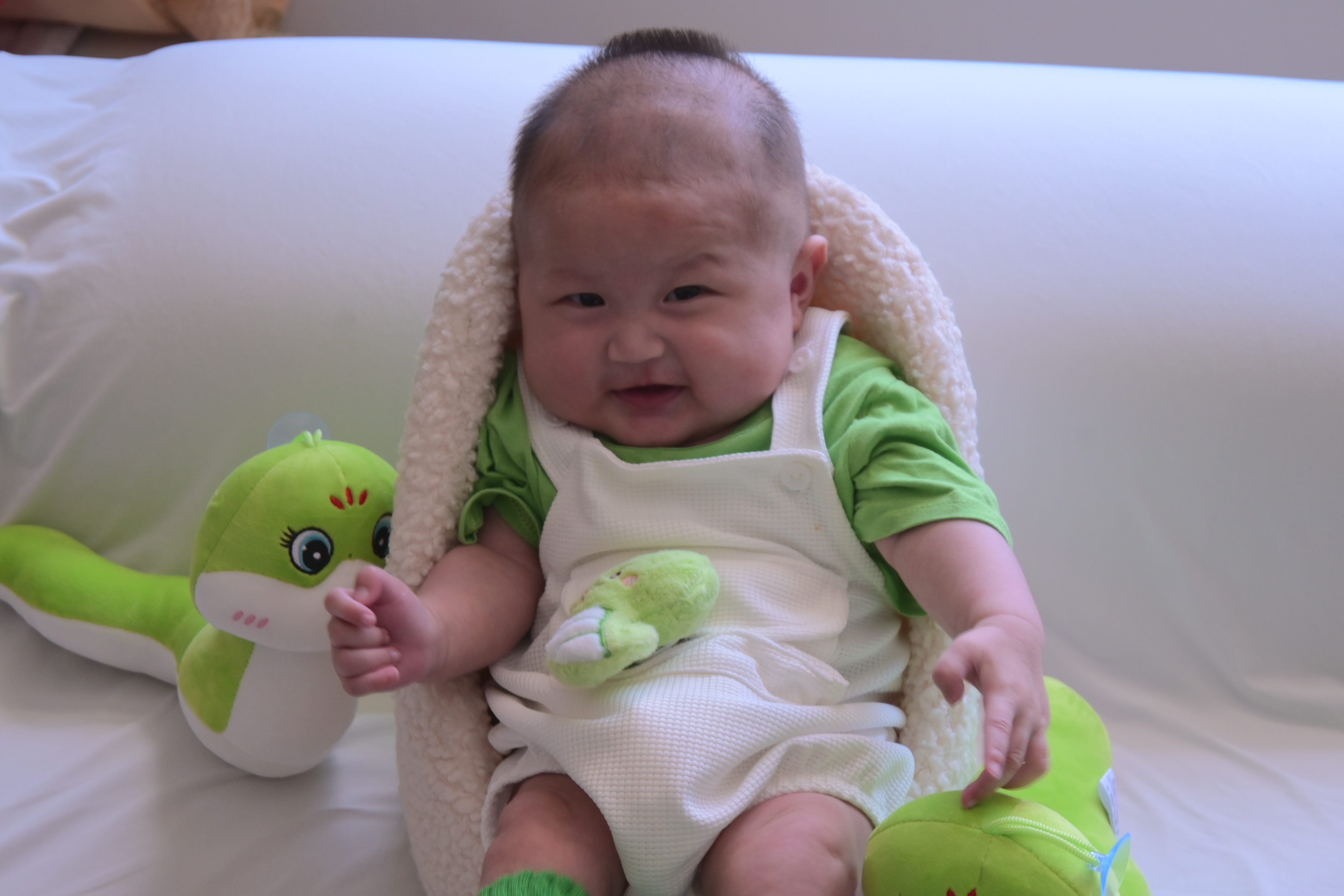 沐沐百日照 - 超萌的小蛇宝一枚呀